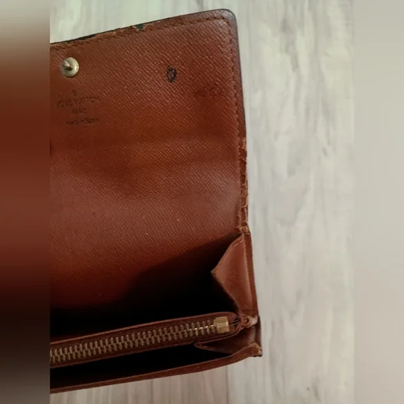 Louis Vuitton Portomone Zip Monogram Bifold Wallet - Picture 6 of 12